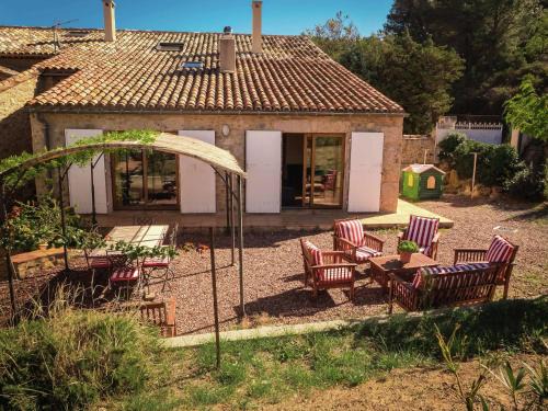 Fraisse-des-Corbieres Villa | Sunny Escape to Serenity