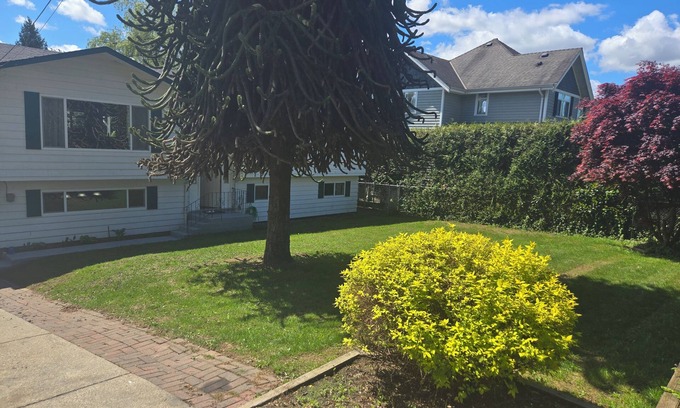 Yorkson House | Sunny estate