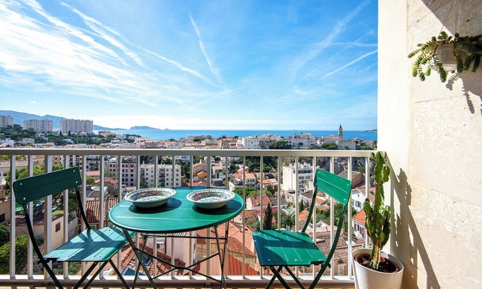 Endoume Apartment | Sunny flat with sea view