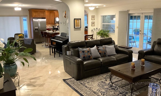 Boulevard Heights Villa | SUNNY FLORIDA VILLA. 20 minutes from beach, heated pool!