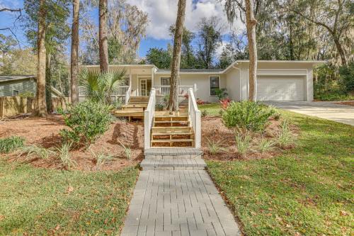 Gainesville House | Sunny Gainesville Home about Half-Mi to UF Campus!