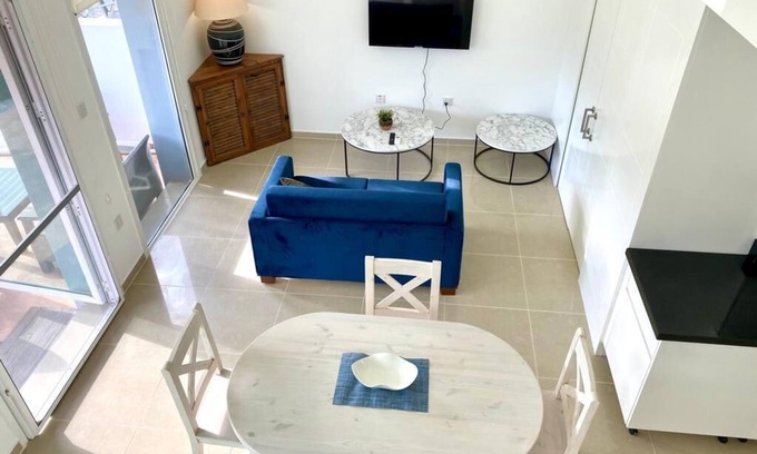 Bahceli Apartment | Sunny garden loft, a stone's throw to the sea