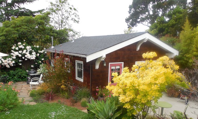 Berkeley Cottage | Sunny Garden Studio in great North Berkeley location