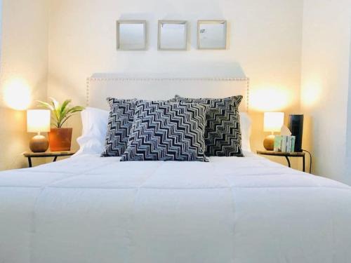 Phoenix Apartment | Sunny Guest Suite with large backyard - Pets Welcome