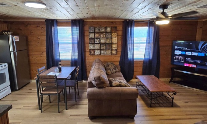 Sulphur Cabin | Sunny Hill - Tucked away in a cove near Lake of the Arbuckles