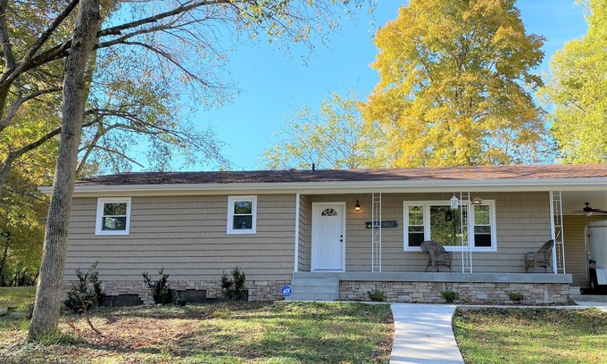 Cadiz House | Sunny home across from Lake Barkley, fenced yard patio w/grill convenient to LBL