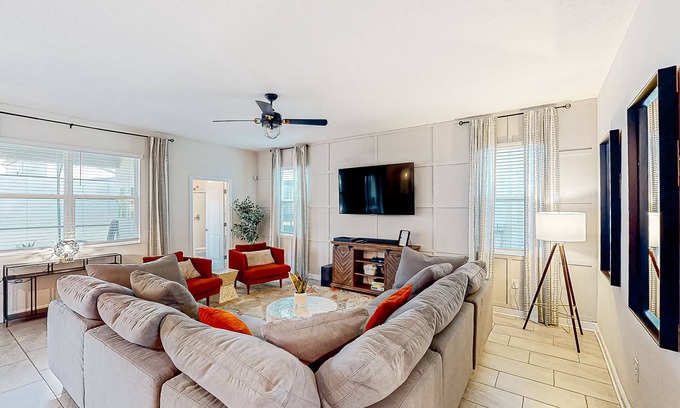 Kissimmee House | Sunny home with a pool, game room & six bedrooms