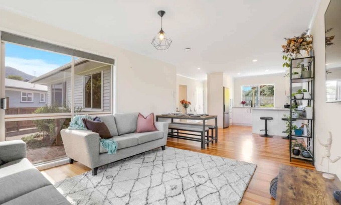 Pukehangi House | Sunny Inn Tawavale Su