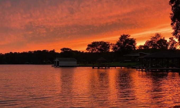 Milledgeville House | Sunny Lakehouse in Sunset Cove @ Lake Sinclair