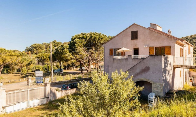 Farinole House | Sunny location near the sea