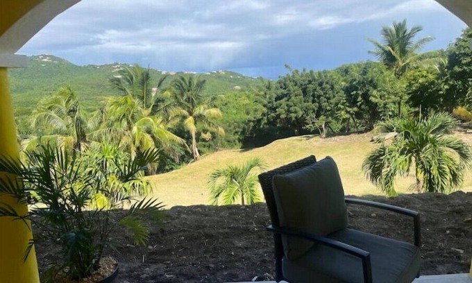 Christiansted House | SUNNY, Mid island gem, 5 mins from the beach