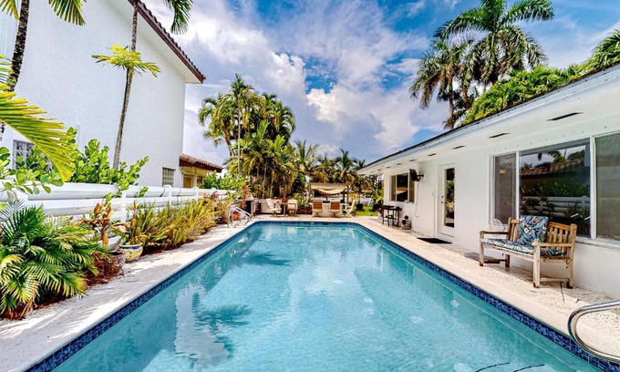 Hollywood Lakes House | Sunny Oasis