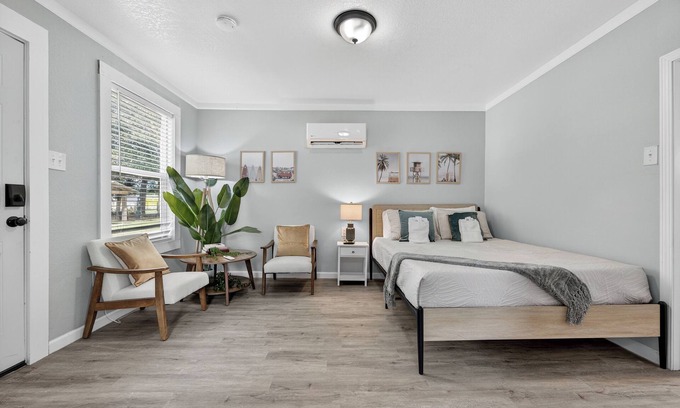 South Pensacola Cottage | Sunny Pensacola Studio Near Beach & Downtown