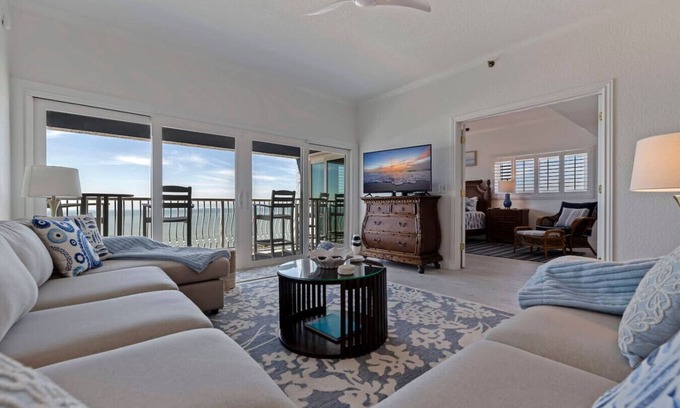 Redington Shores Condo | Sunny Retreat on Pristine Beach - Redington Shores