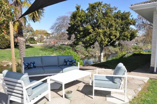 Nelson House | Sunny Riverside Retreat