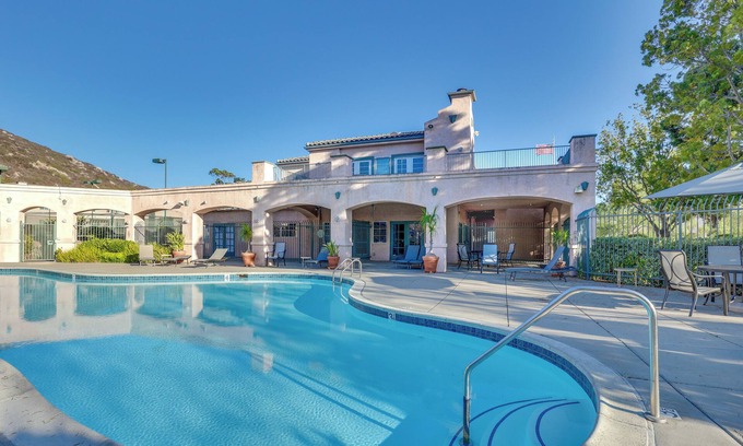 San Diego Condo | Sunny San Diego Condo w/Pool Access Near Wineries