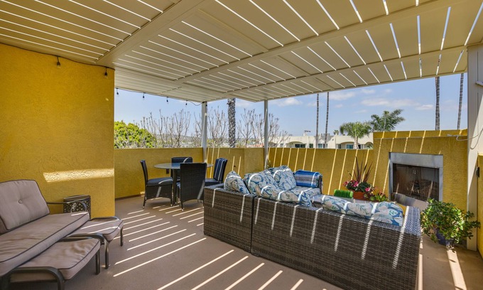 Crown Point House | Sunny San Diego Escape < 2 Miles to Pacific Beach!
