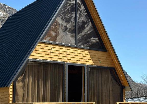 Gergeti Ski Chalet | Sunny Side Cottage