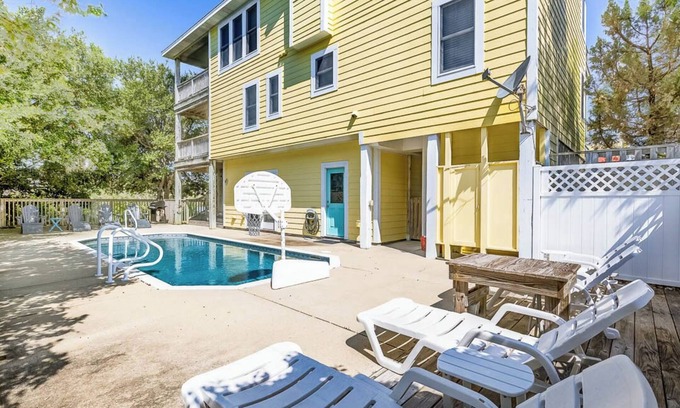 Ocean Sands House | Sunny Side Up | 930 ft to the beach | Private Pool, Hot Tub, and Community Pool
