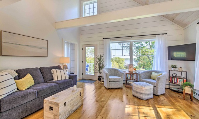 Sandy Point Cottage | Sunny Stockton Springs Home < 1 Mi to Beach!