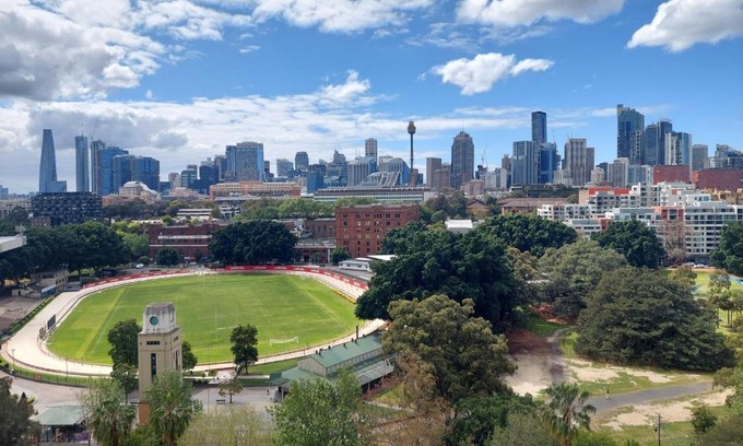 Glebe Apartment | Sunny studio and the best view of the city, Glebe