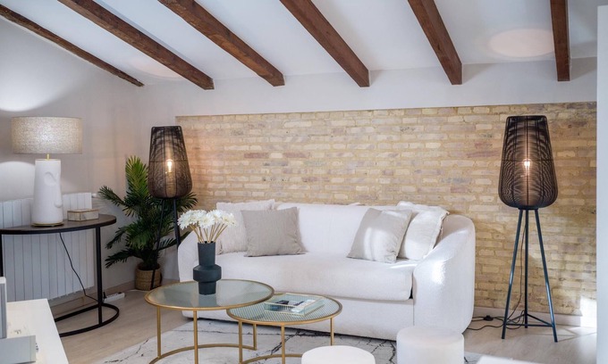 La Seu Apartment | Sunny studio Loft, 2 to 4 pax Terrace Old City