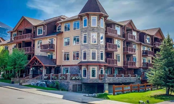 Canmore Apartment | Sunny Tranquil Woods Turret in Falcon Crest Lodge