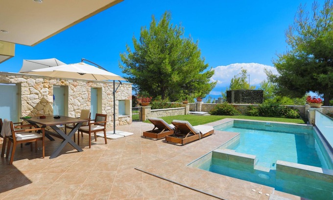 Pallini Villa | Sunny Villa Pende in Chaniotis