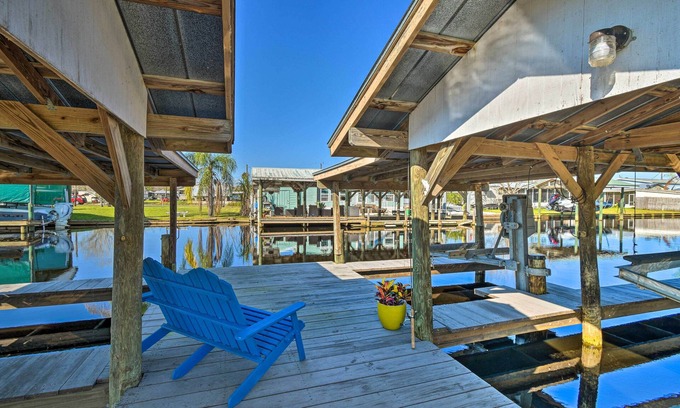 Welaka House | Sunny Waterfront Welaka Home w/Private Dock!