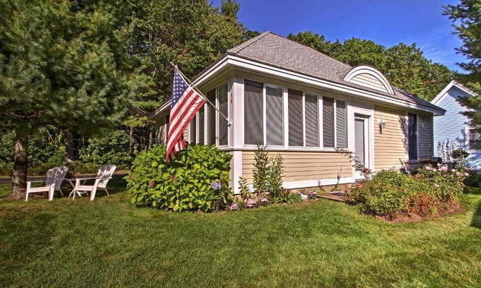 Summer Village House | Sunny Wells Cottage - 1 Mi to Moody Beach!