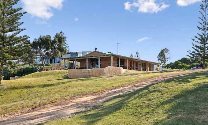 Ledge Point House | Sunnybank - Enjoy the Serenity!