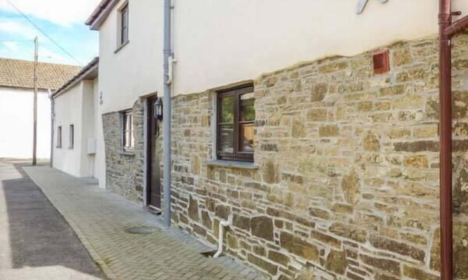 Beaworthy Cottage | SUNNYMEAD COTTAGE, pet friendly, with a garden in Ashwater