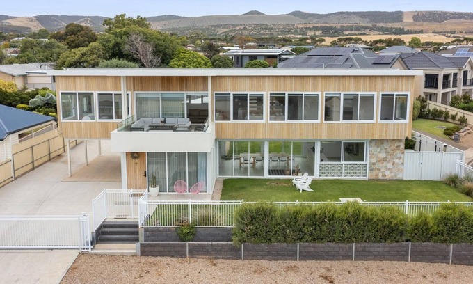Sellicks Beach House | Sunnyside by Wine Coast Holiday Rentals - Be sure to escape and stay at beautiful ”Sunnyside.”