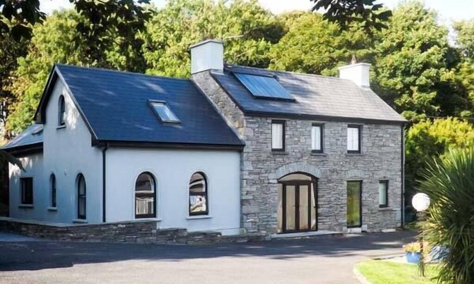 Ennistimon Cottage | Sunnyside Cottage, ENNISTYMON, COUNTY CLARE
