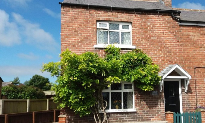 Muston House | Sunnyside Cottage