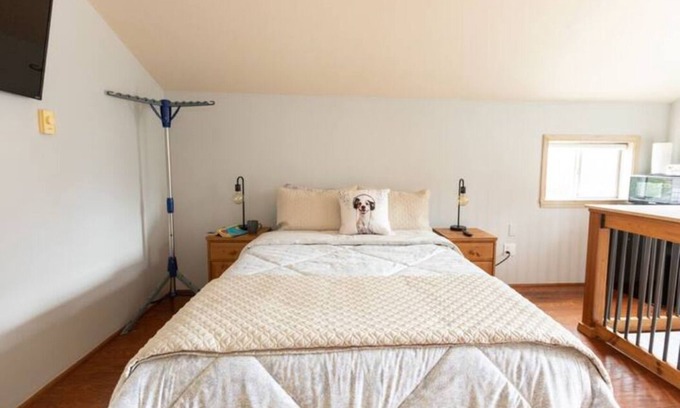Seattle Apartment | Sunnyside Loft - Close to Town, Relaxing, Cozy