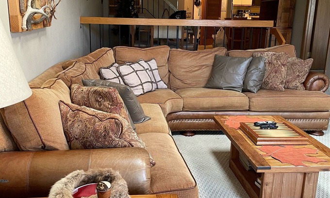 Seven Springs Condo | Sunridge/7Springs: SKI IN/SKI OUT, ski from deck