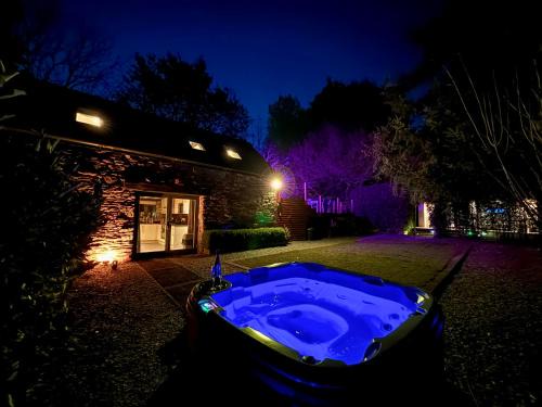 Newton Ferrers House | Sunridge Fishing Lodge with Hot Tub & Giant Cinema