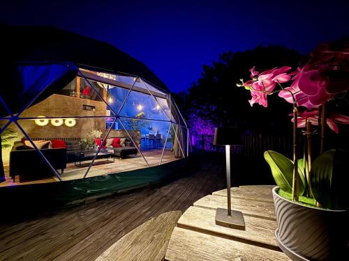 Newton Ferrers Apartment | Sunridge Geodome with private Hot tub
