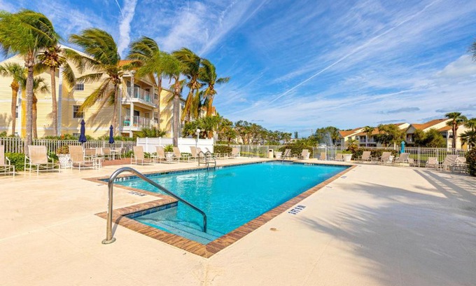 Ocean Side Village Apartment | Sunrise Beach Bliss