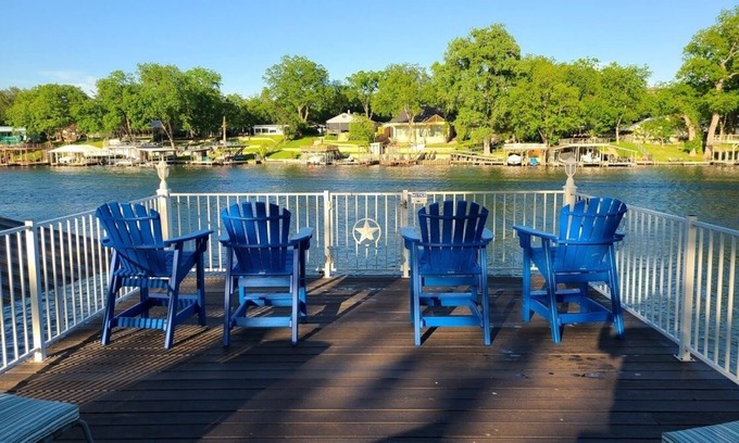 Kingsland House | Sunrise Cottage! On open water Lake LBJ! Beautiful shade trees! Amazing view!