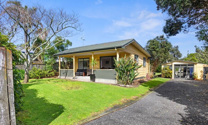 Waihi Beach House | Sunrise Cottage – Waihi Beach Holiday Home
