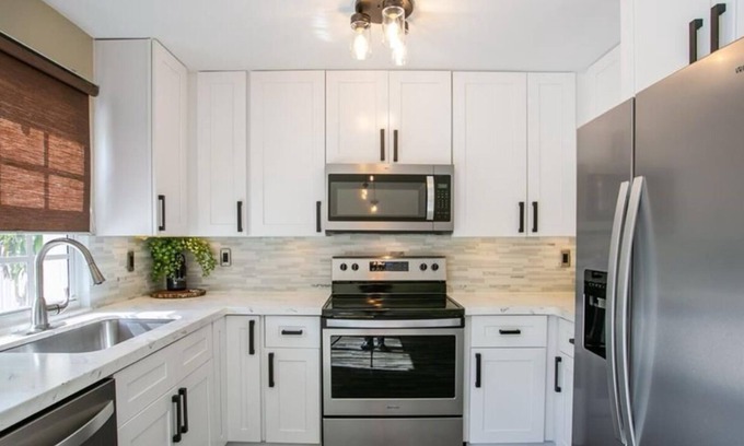 Sunrise House | Sunrise! Excellent location, pet friendly, 15 min Fll airport, and sawgrass mall