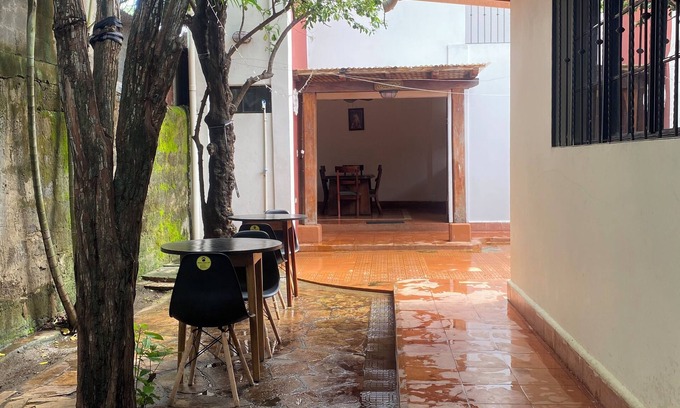 Leon House | Sunrise Guest House: Cozy rooms, Spanish lessons, tours, and shuttles in León.