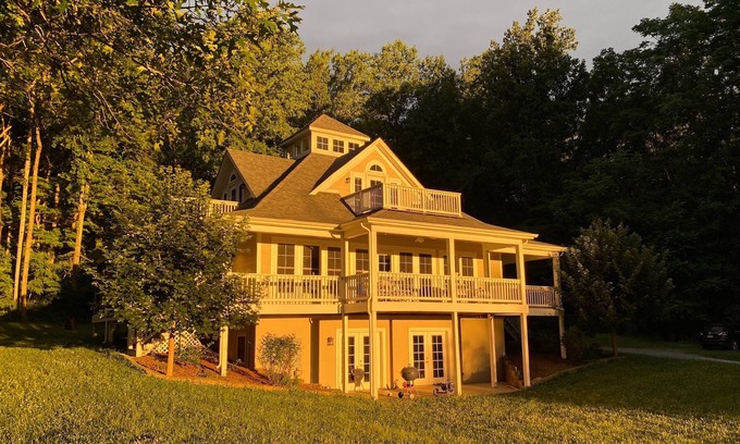 Roseland House | Sunrise Hollow- Rural Retreat