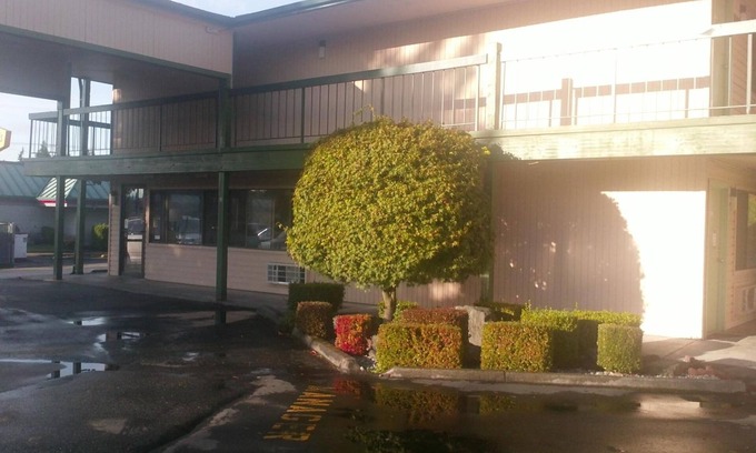 Everett Hotel | Sunrise Inn