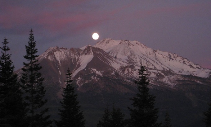 Weed Cabin | Sunrise Lodge with Awesome Views of Mt Shasta on Five Acres