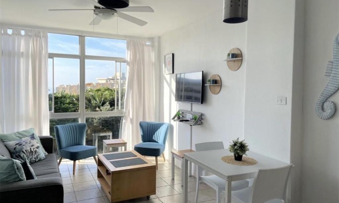 Ballito Apartment | Sunrise Pool At 201