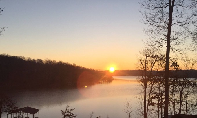 Cadiz House | 'Sunrise Serenity' Luxury Lake House Lake Barkley