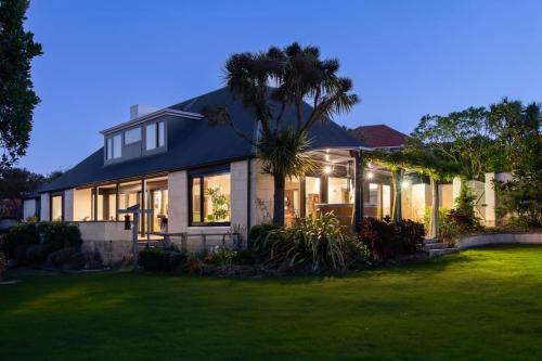 Sumner Villa | Sunrise Serenity with Hot Tub